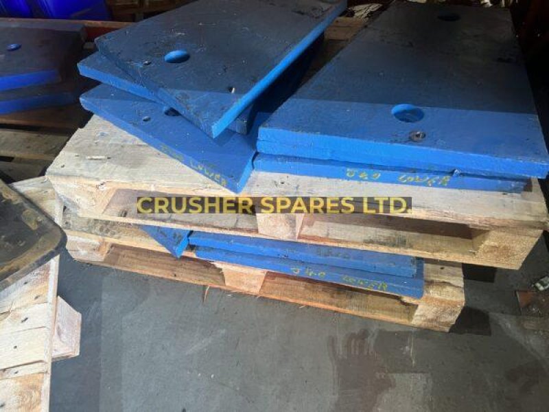 504-015-025 | Lower Liner Cheek Plate | McCloskey® J40 V2 |