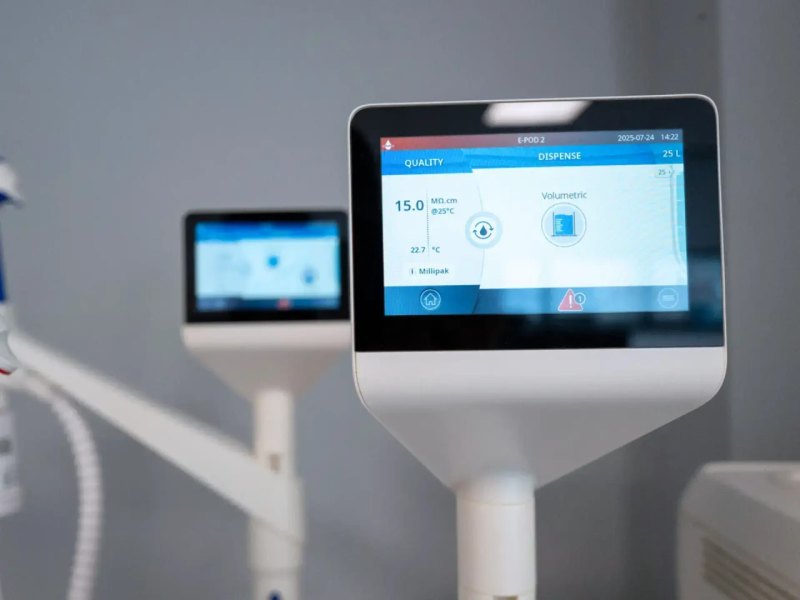 Milli-Q IQ 7003 Water Purification System