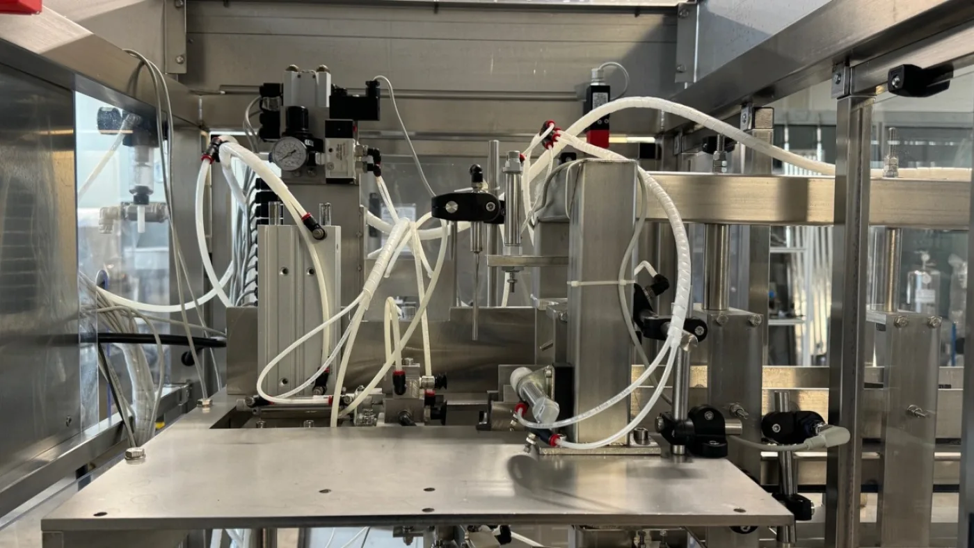 AUTOMATIC MACHINE FOR APPLYING PENDANTS/TAGS ON BOTTLES OF VARIOUS KINDS, PRIMEC BRAND, YEAR 2017, SECOND-HAND MACHINE - 6