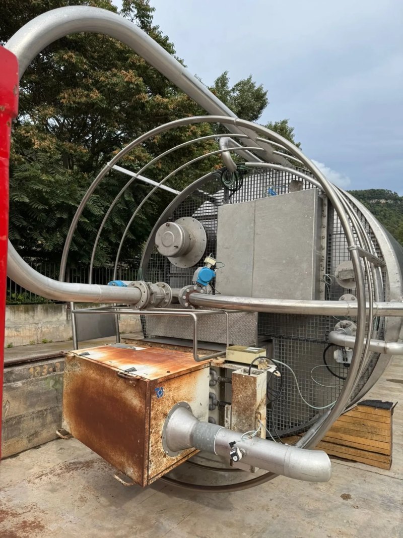 STAINLESS STEEL TANK 70,000 LITRES INSULATED WITH LOAD CELLS