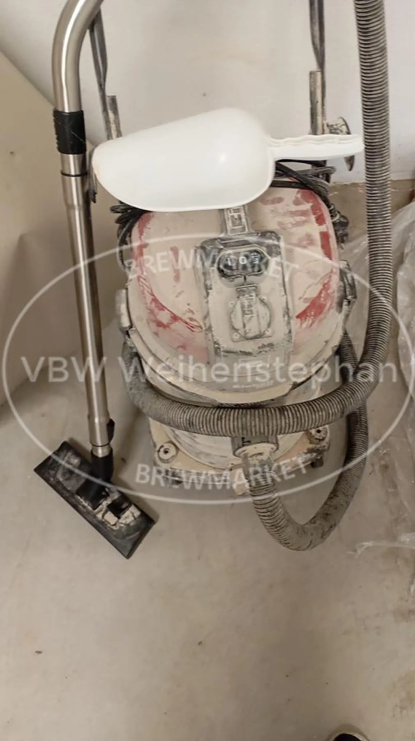 Industrial vacuum cleaner - 1