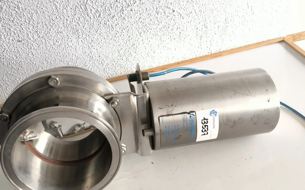 BUTTERFLY VALVE CLAMP DN150 STAINLESS STEEL 316L WITH PNEUMATIC ACTUATOR NOCADO SV-ANTRIEB (L/L)