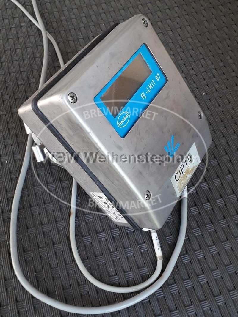 Transmitter for electrodeless conductivity and temperature measurement