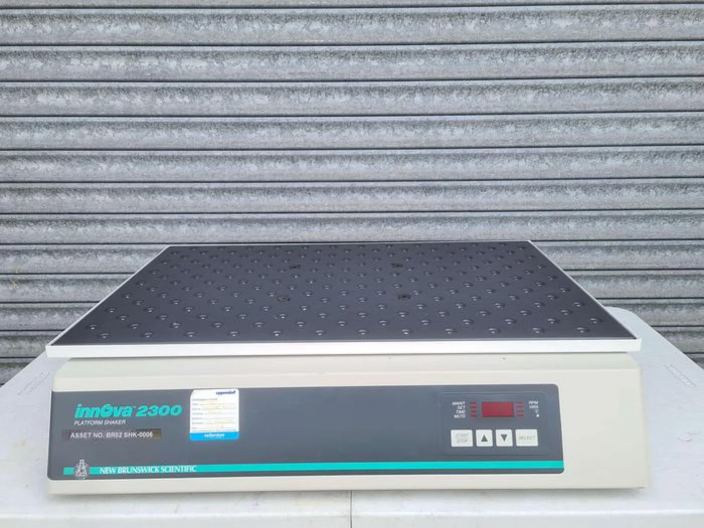 Eppendorf New Brunswick Innova 2300 Benchtop Open Air Shaker - 2