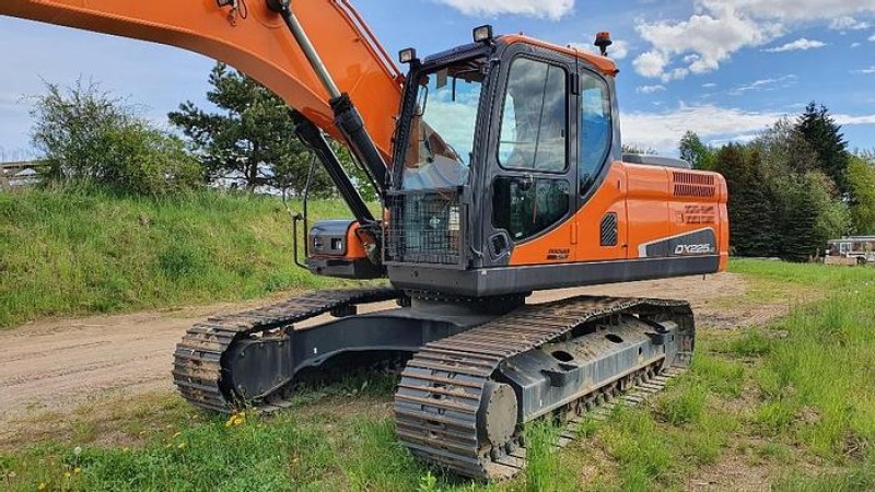 Doosan DX225 LC Kettenbagger