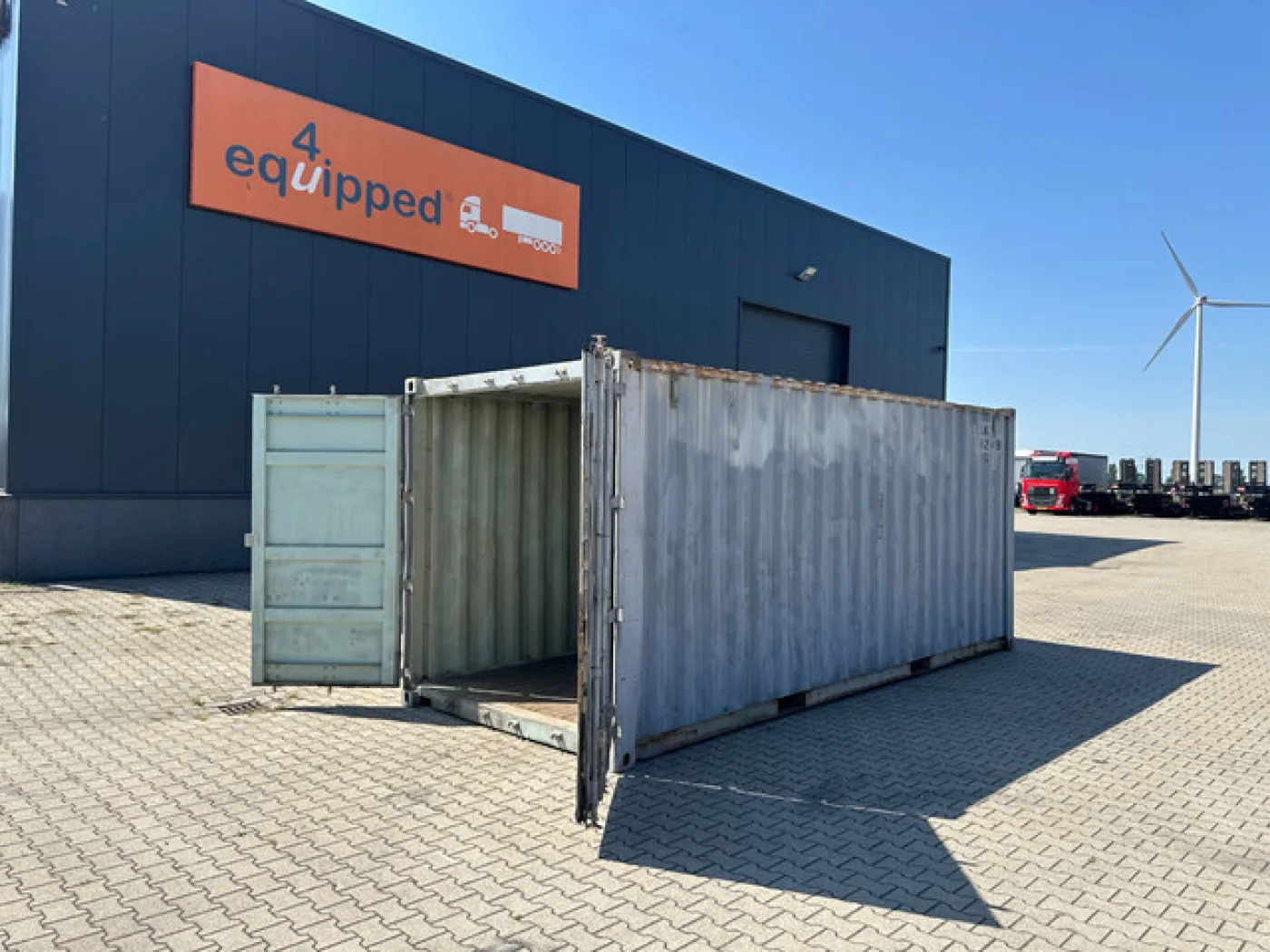 20FT DV 8’6″ container (2015) - 8