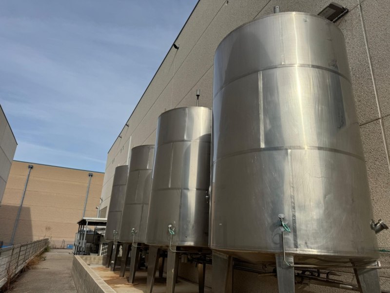 DEPÓSITO ISOTERMO 13.500L CON SERPENTÍN Y FONDO SEMI CÓNICO