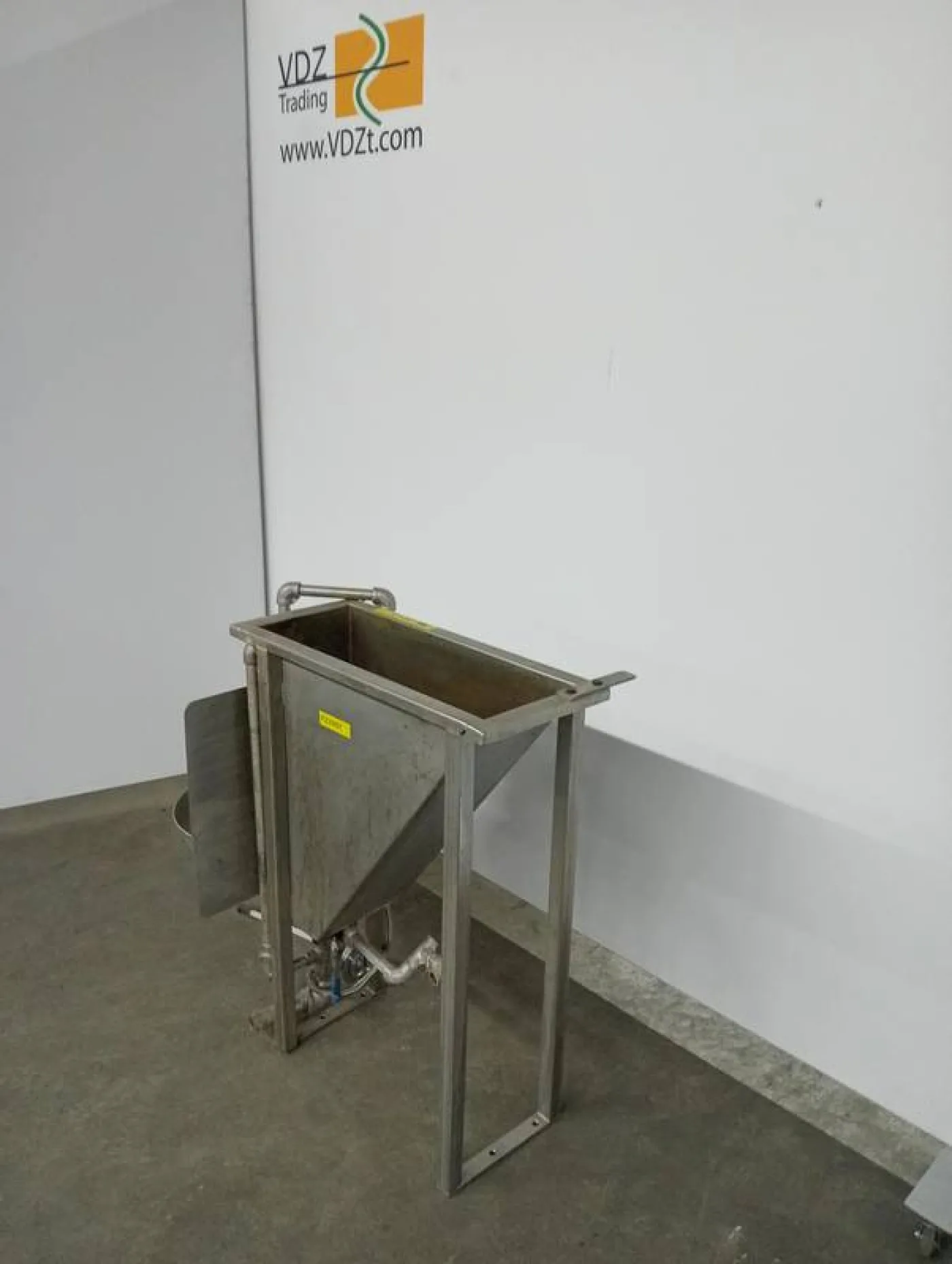Steriliser with wash bin - 3