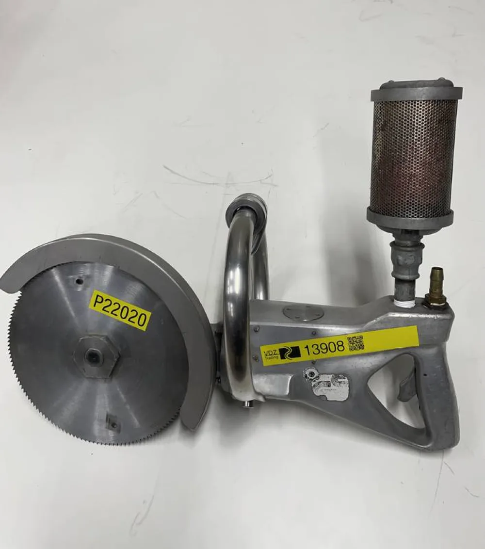 Pneumatic breaking saw
