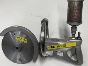 Pneumatic breaking saw