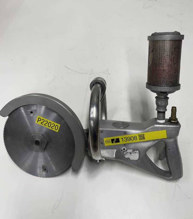Pneumatic breaking saw