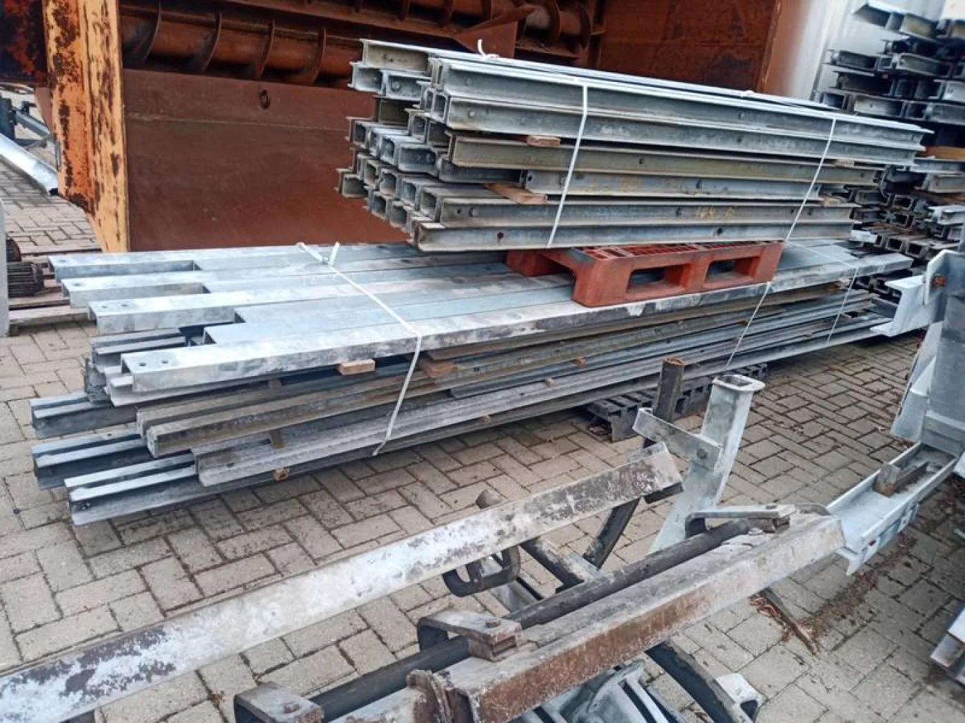 Dubbel UNP galvanised beams - 3