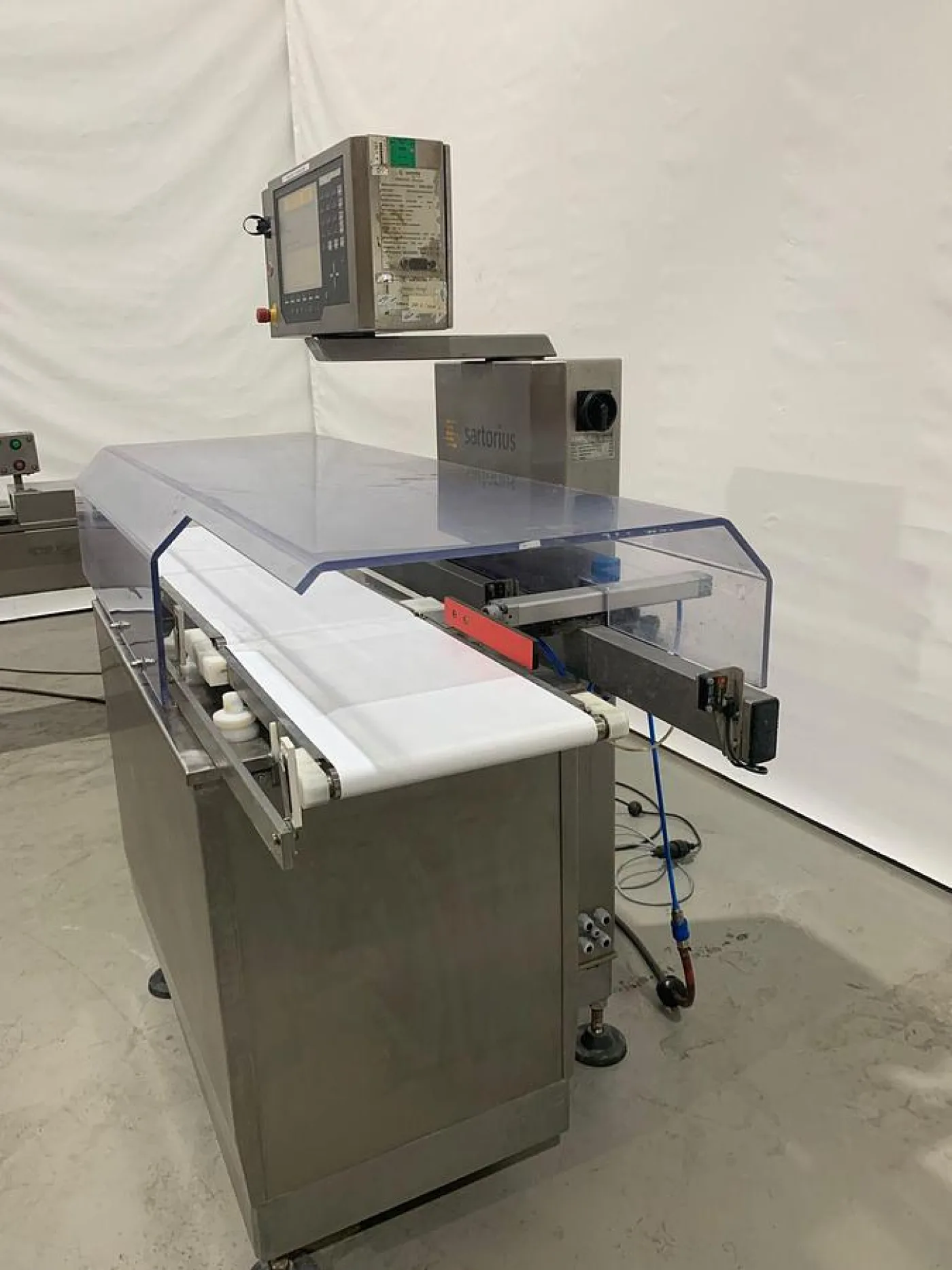 2008 Sartorius EWK 3010 Checkweger met uitwerper - 2