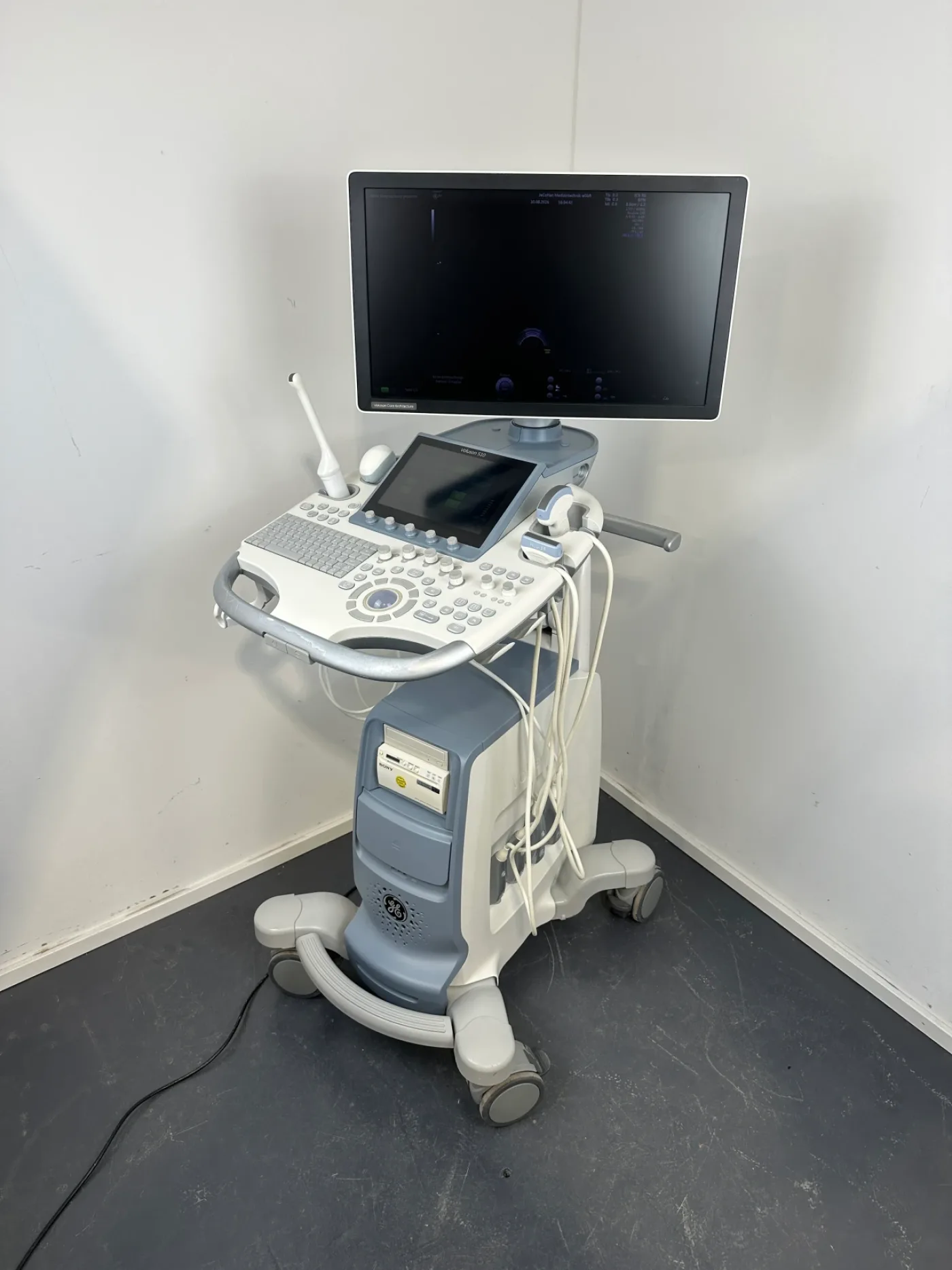 GE Voluson S10 BT16 Ultraschallgerät – Bj. 2016 – 4 Sonden ML6-15 / C1-5 / RAB6 / IC9 – 3D/4D - 2