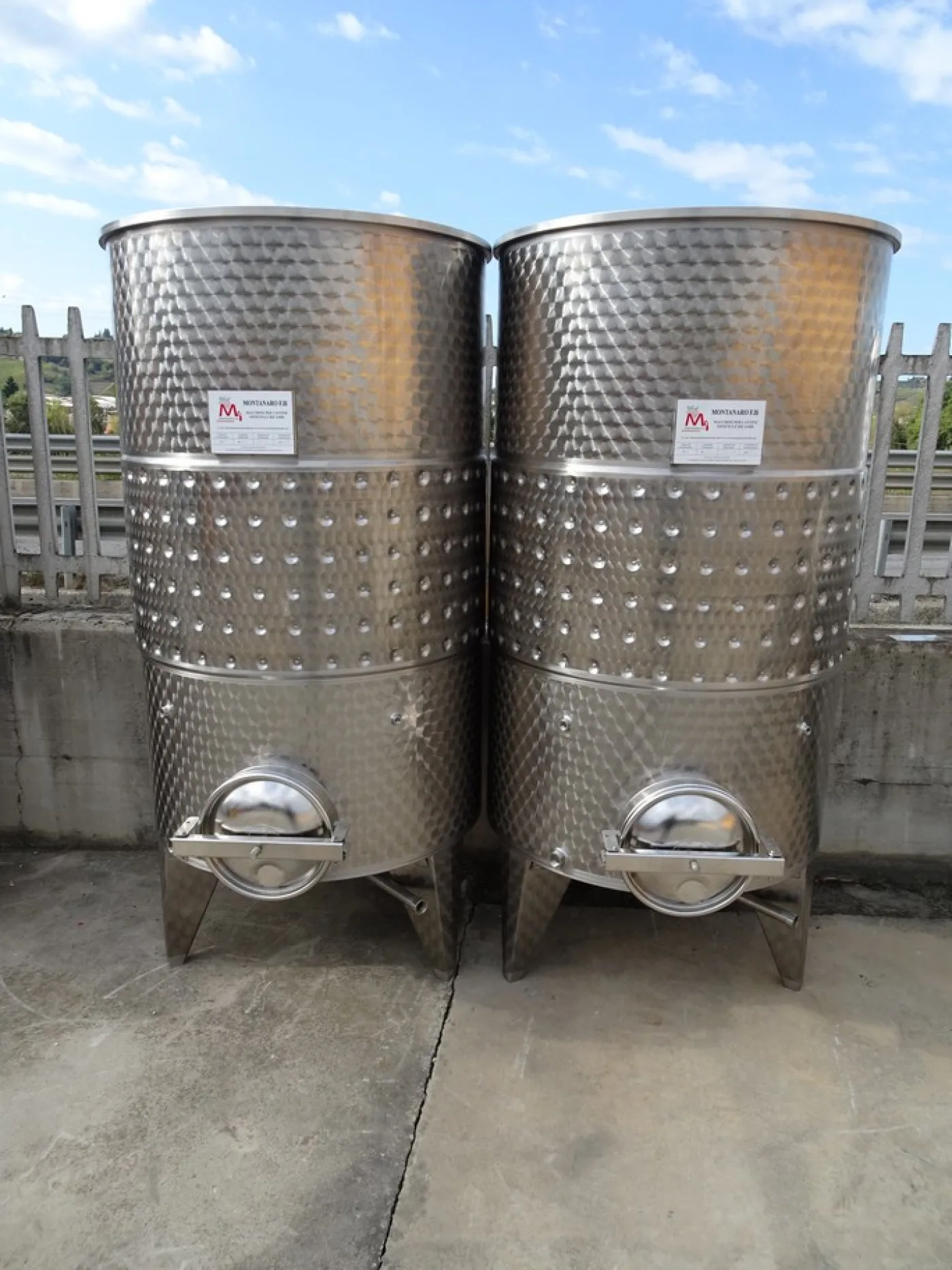 TANKS CAPACITY 1000 LITERS, STAINLESS STEEL, MODEL FLOATING TOP WITH BAND, CONICAL BOTTOM, NEW EQUIPMENT - 1