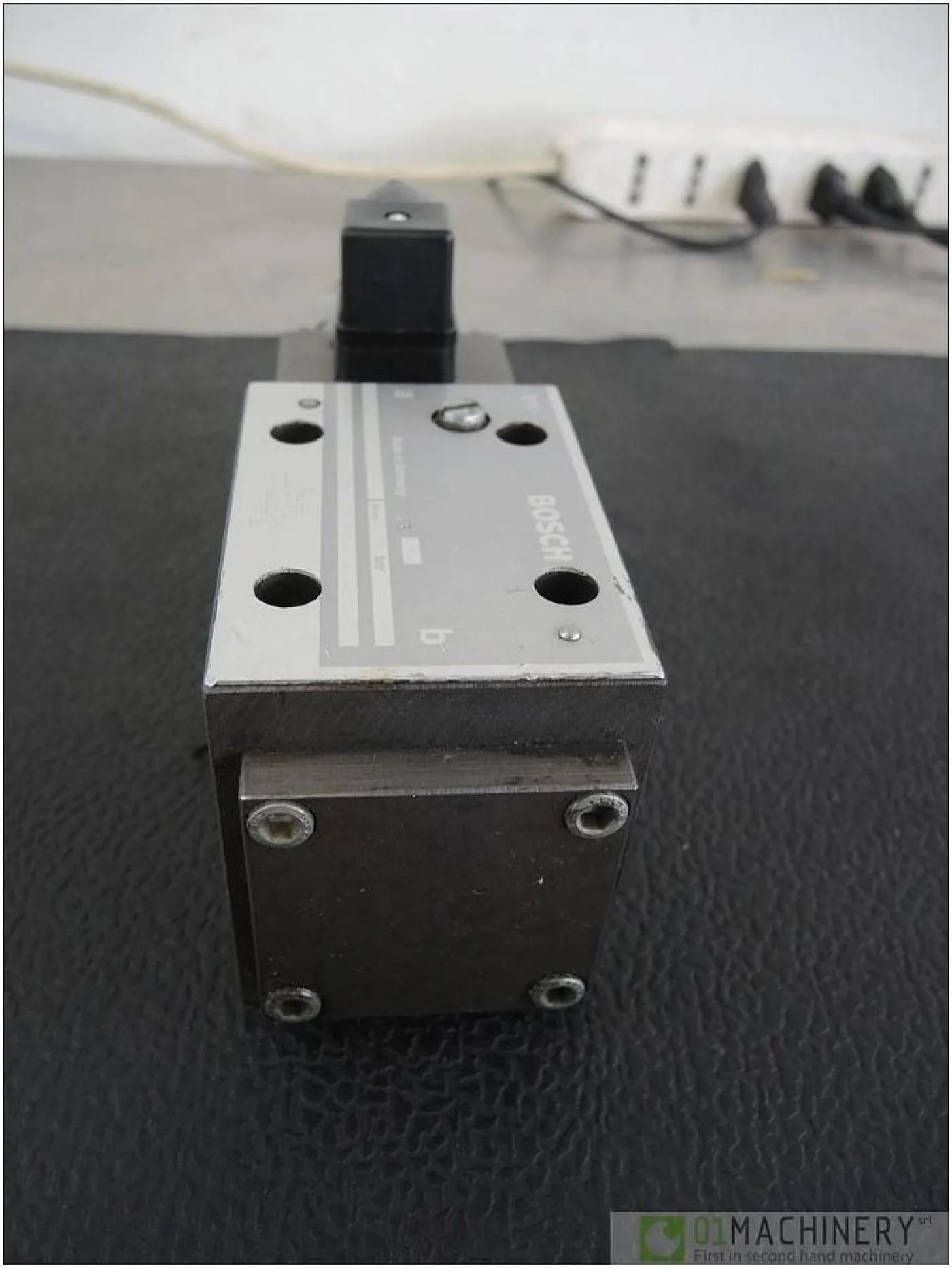 2000 BOSCH 0811403001 AI2233 - 4