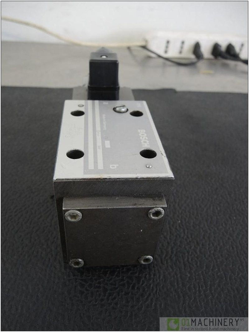 2000 BOSCH 0811403001 AI2233