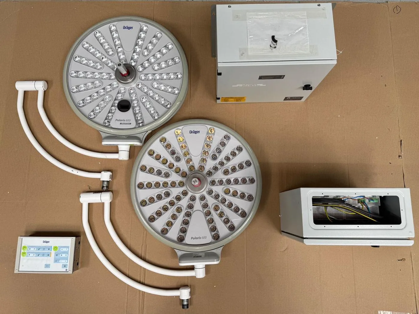 Dräger Polaris 600 MedView LED Dual Light with 24-32 Inch LCD Monitor Holder YOM: 2019 - 2