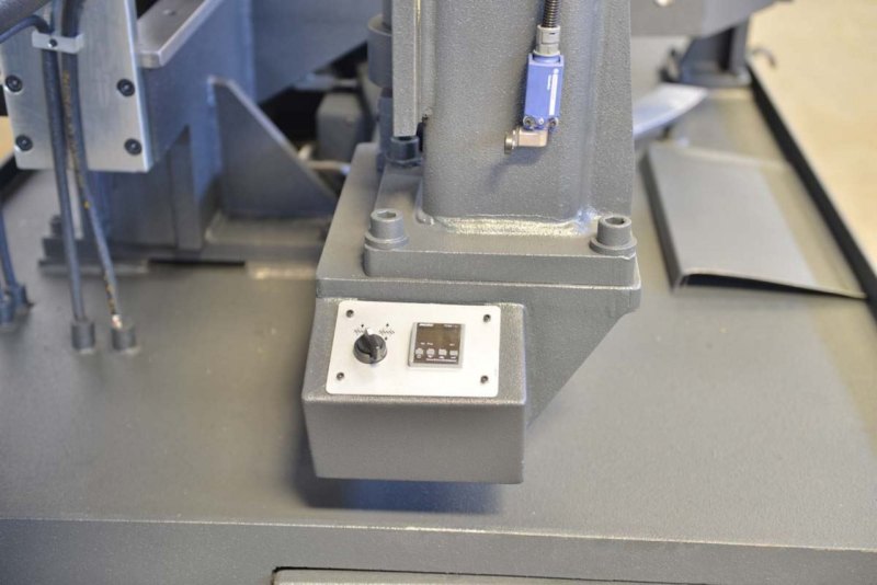 Bekamak Bandsäge Bandsägemaschine Doppelsäulenführung Halbautomat Bandsägehalbautomat