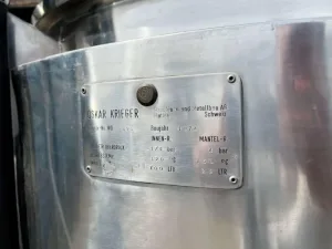 USED STAINLESS STEEL TANK 700 LITERS WITH SHIRT