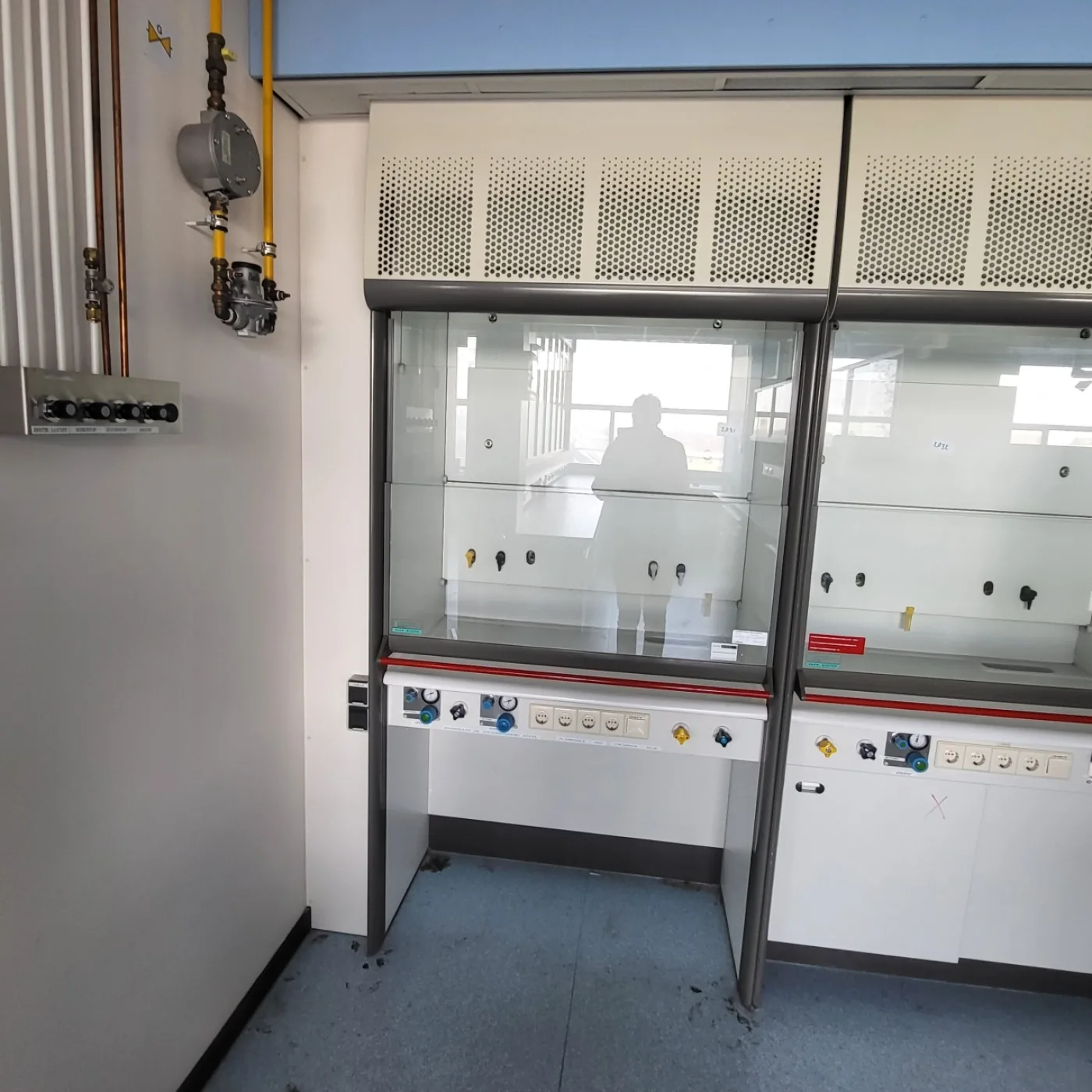 2031 - Used Interfurn Fumehood (120cm) - 1