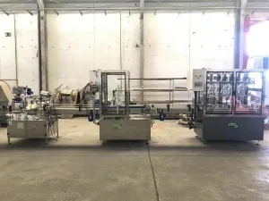 Línea de envasado de botellas y garrafas nueva fabricación construida en acero inoxidable 316 y PVC para productos químicos corrosivos