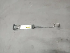 Hook lift cylinder for rehanging