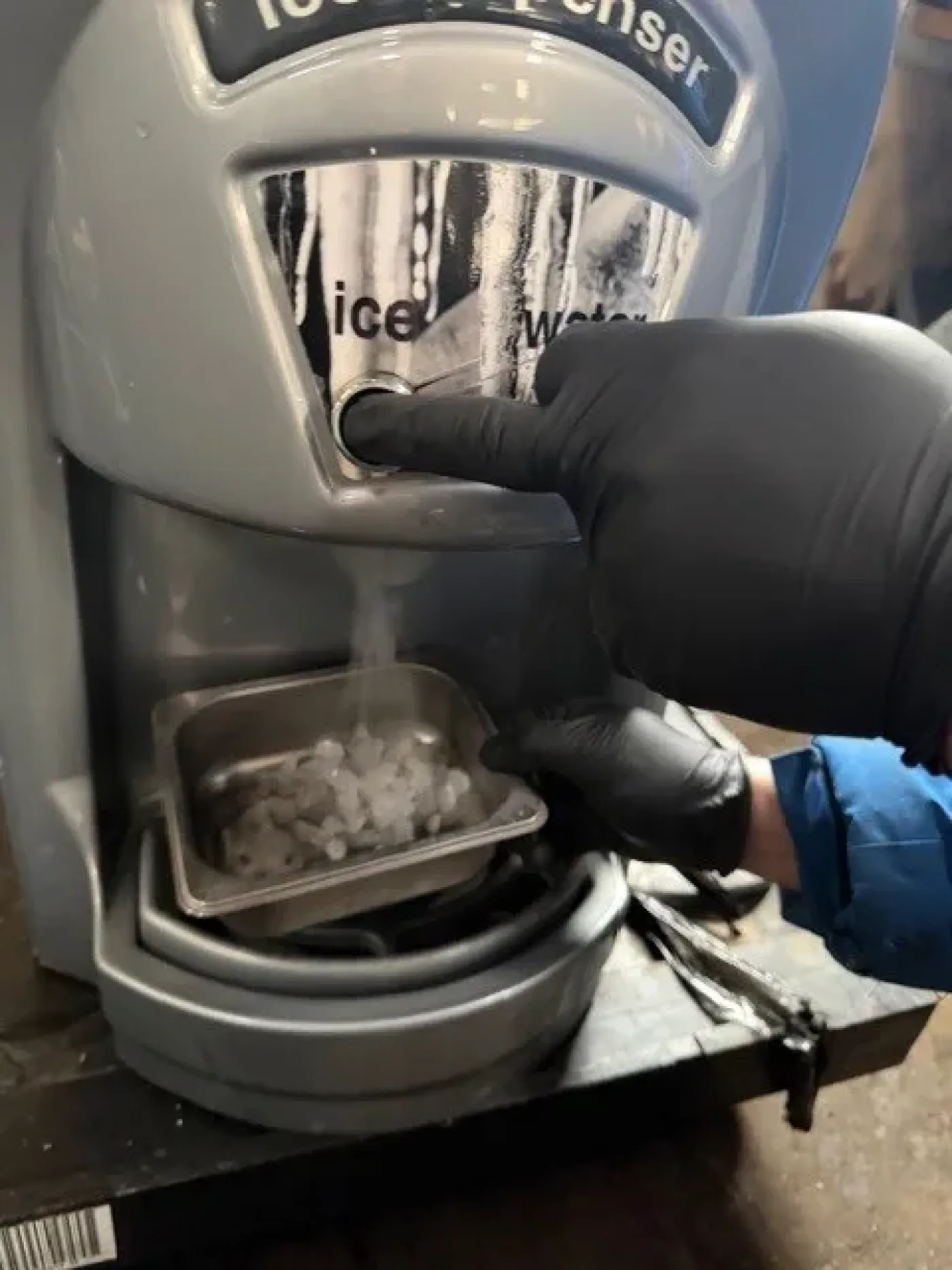 Scotsman Hands Free Ice Dispenser Model: TCL180-9, Refurbished fully working , few in stock - islandcatering - 3