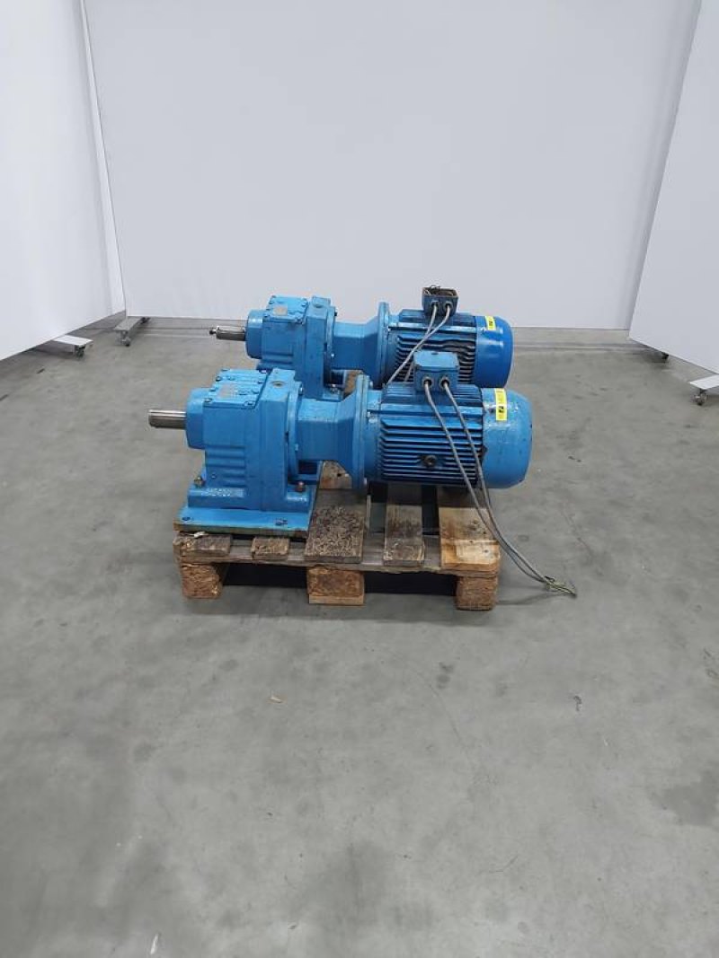 Electric motor with gearbox