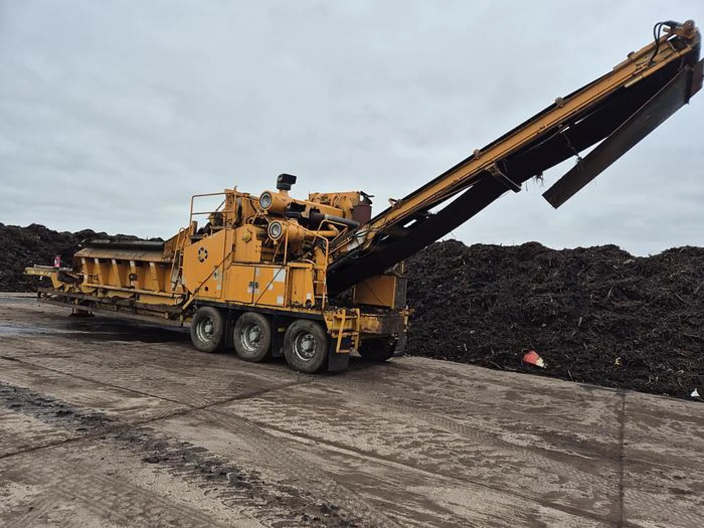 2009 Bandit Beast 3680 Towable Horizontal Grinder Shredder - 1