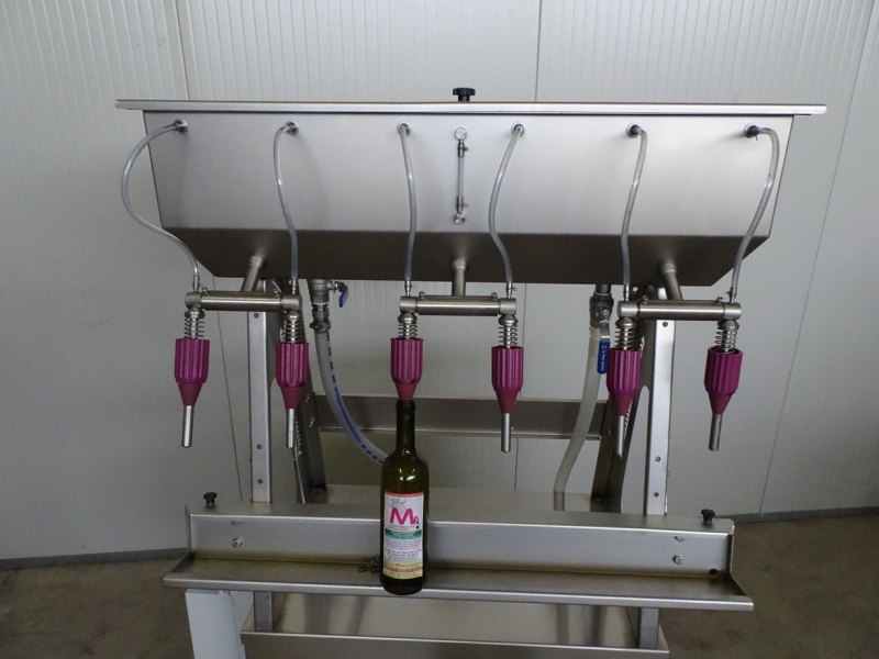 SEMI-AUTOMATIC IN-LINE FILLER 6 NOZZLES WITH PUMP, ELECTRIC PANEL AND PROBES NEW MACHINE