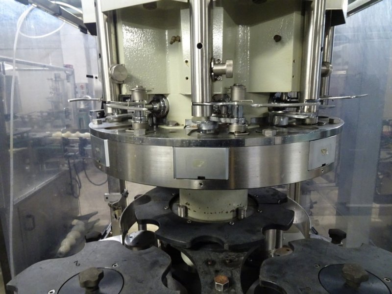 CORKING MACHINE FIRM BERTOLASO DELTA 408 WITH 8 HEADS FOR NATURAL CORK, SECOND-HAND MACHINE