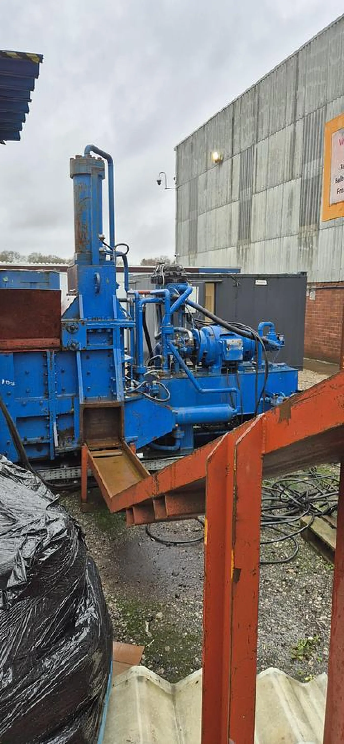 Harris TGS 25 Baler - 2