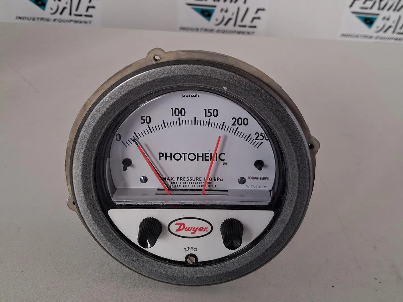 Dwyer Photohelic Series 3000MR Druckschalter mit Anzeige - 2