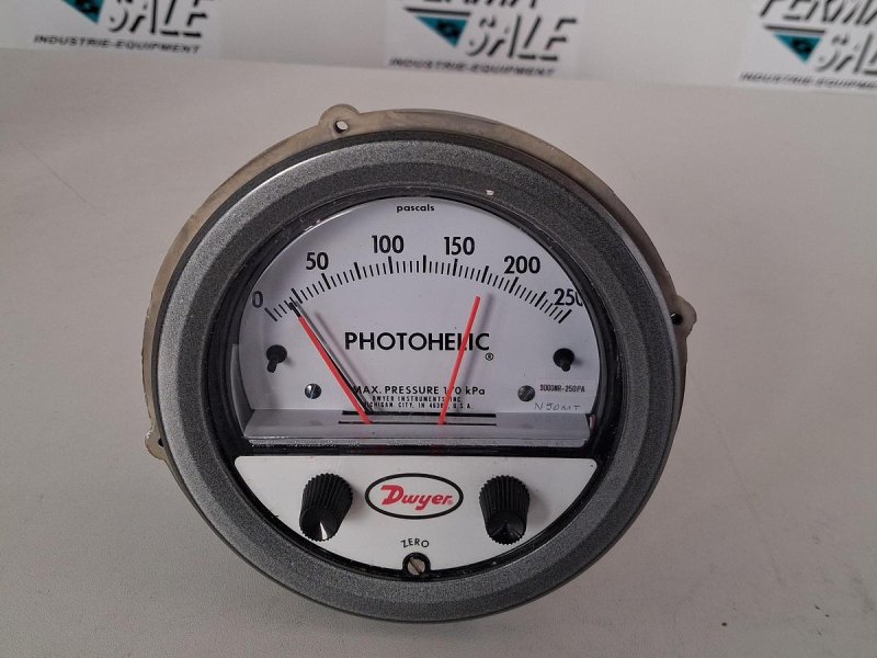 Dwyer Photohelic Series 3000MR Druckschalter mit Anzeige