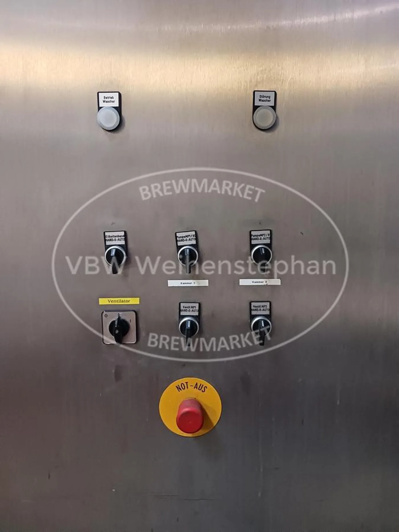 Crate cleaning system - 3