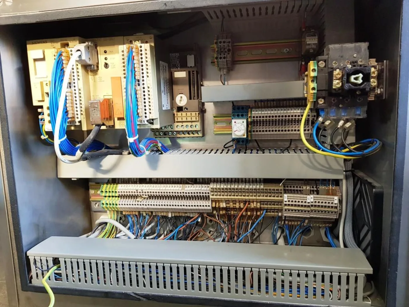 ETICHETTATRICE – NERI – MOD. SL 400 V - 8