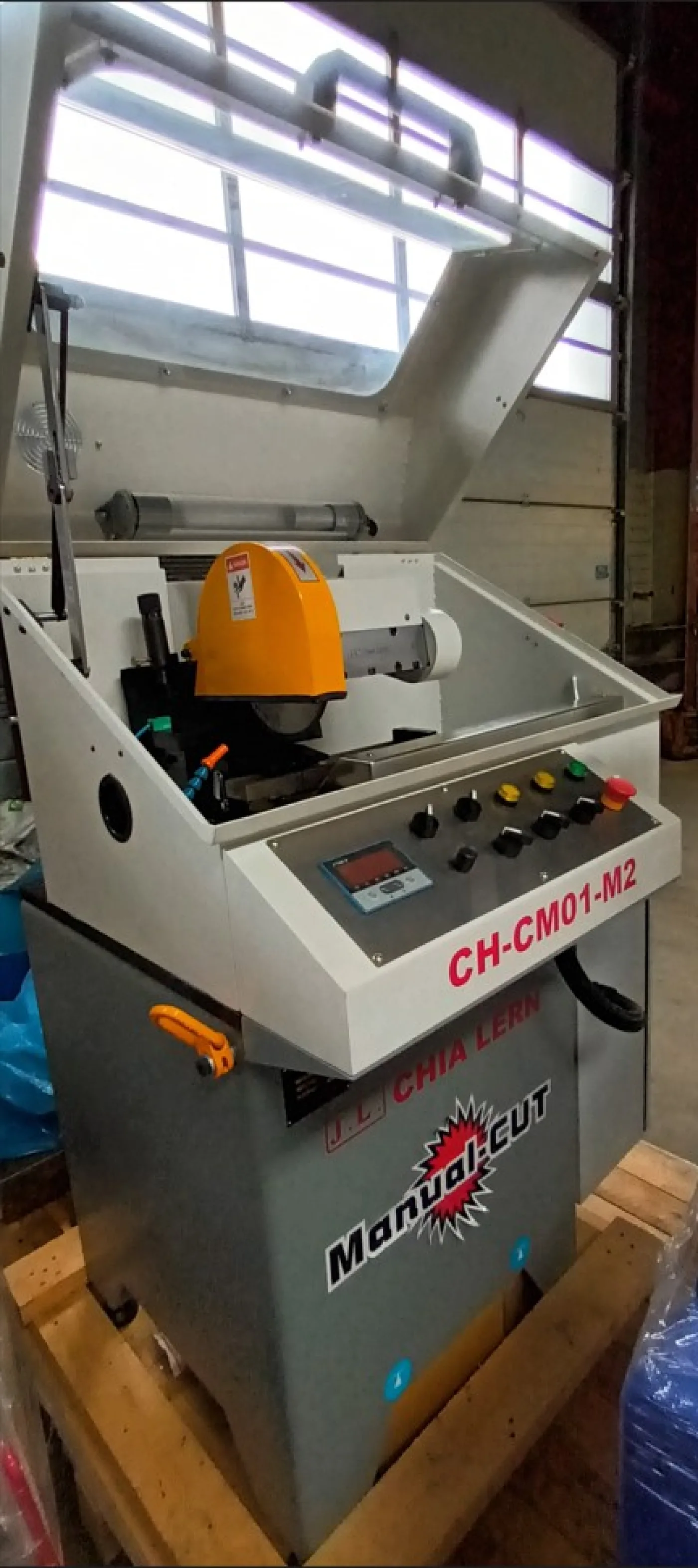 CHIA LERN : CH-CM01-M2 – Semi-Manual cut off machine for Tungsten carbide Bar - 2