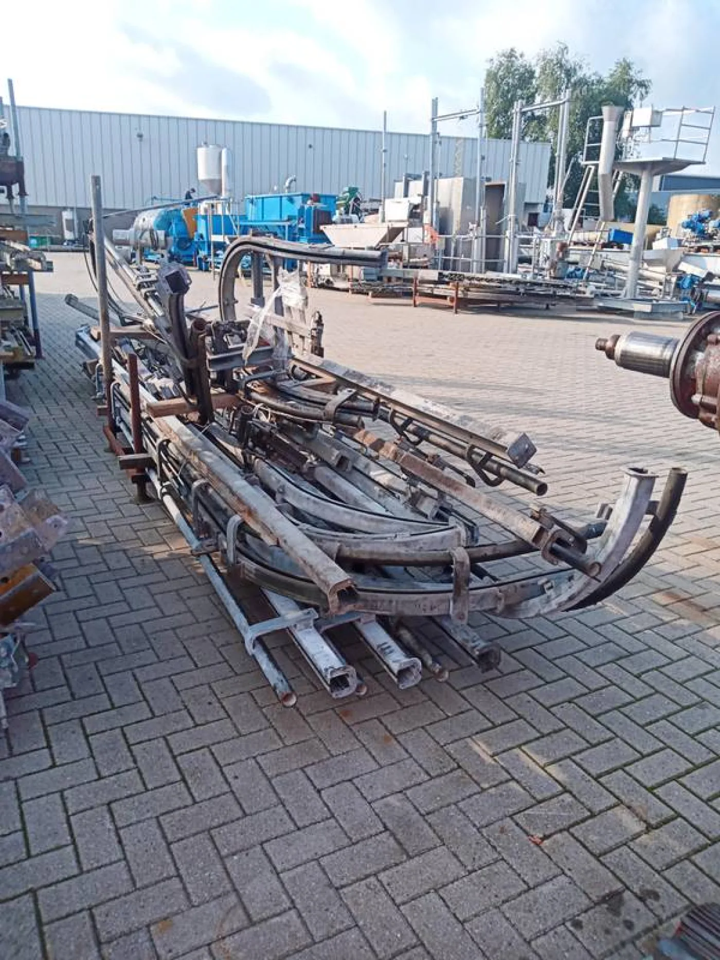 Conveyor line empty hooks/gambrels - 3