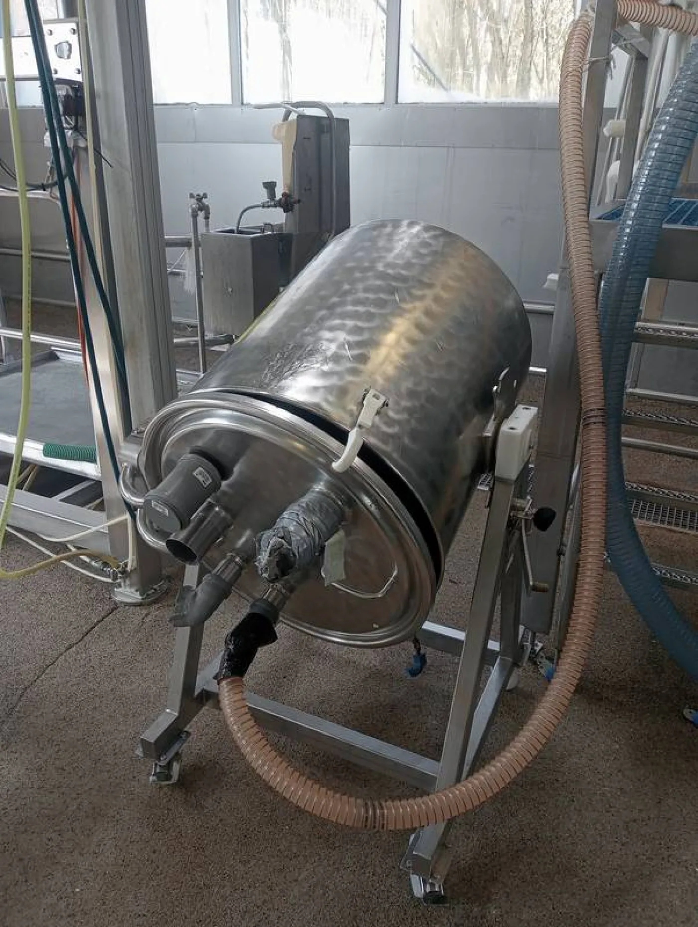 Vacuum Tank - Spinal cord removal system - 2