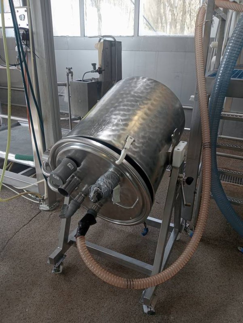 Vacuum Tank - Spinal cord removal system
