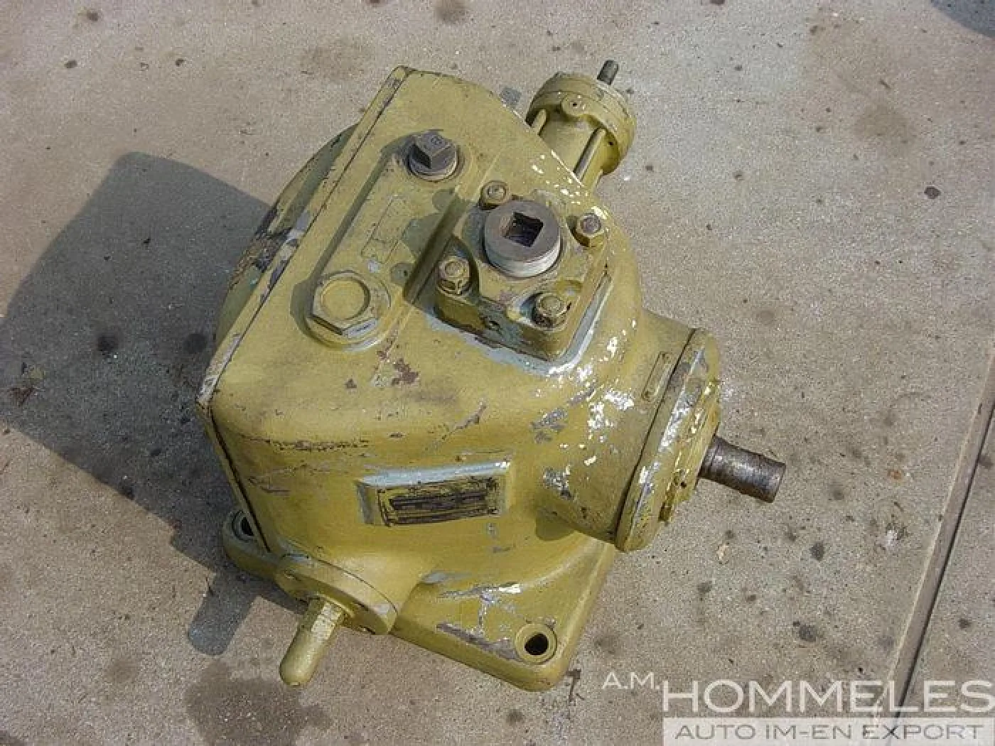 VICKERS variable displacement piston pump - 1