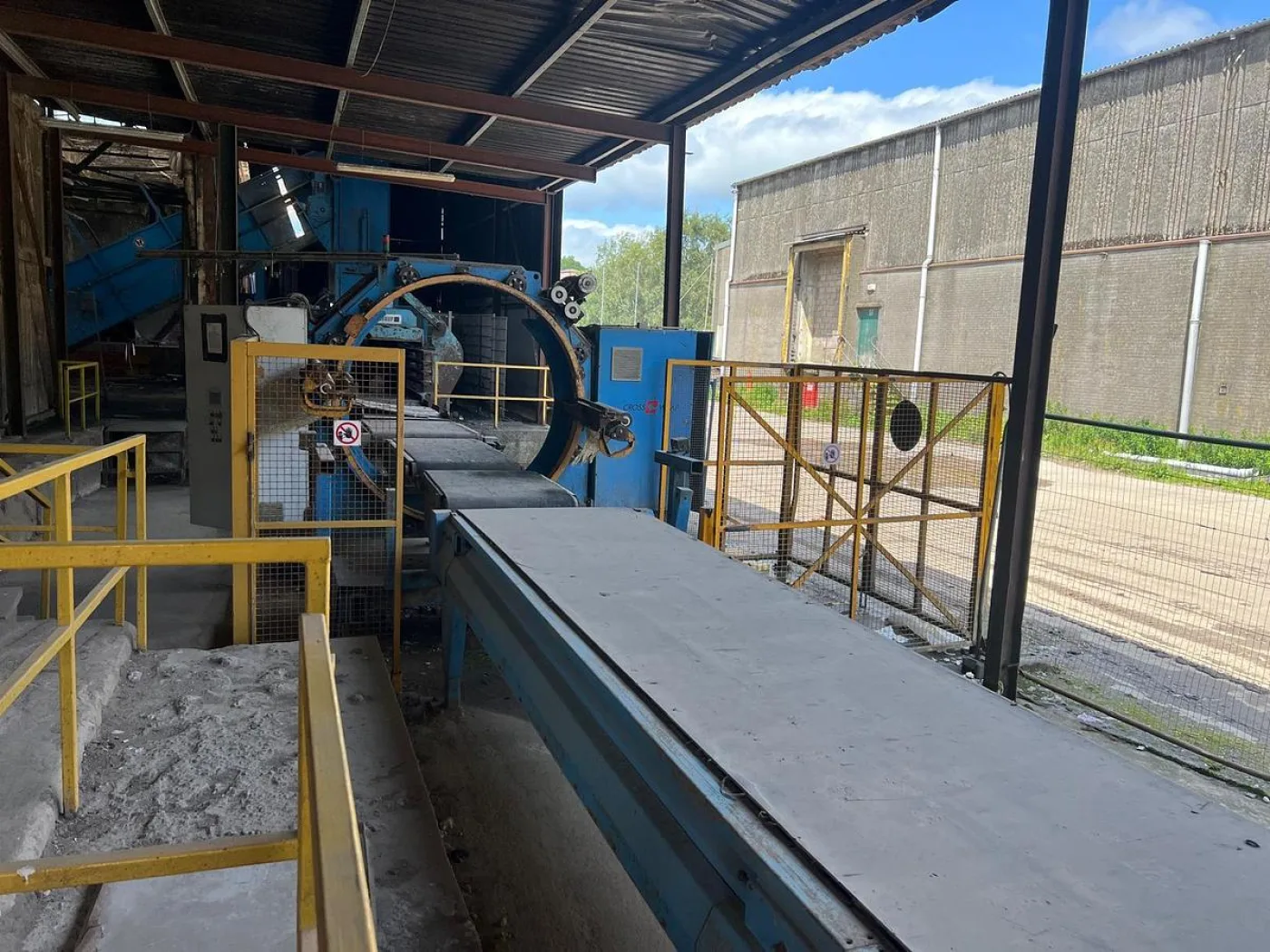 PAAL DONKON 500 Fully Automatic Baler & Cross Wrap Wrapping System - 1