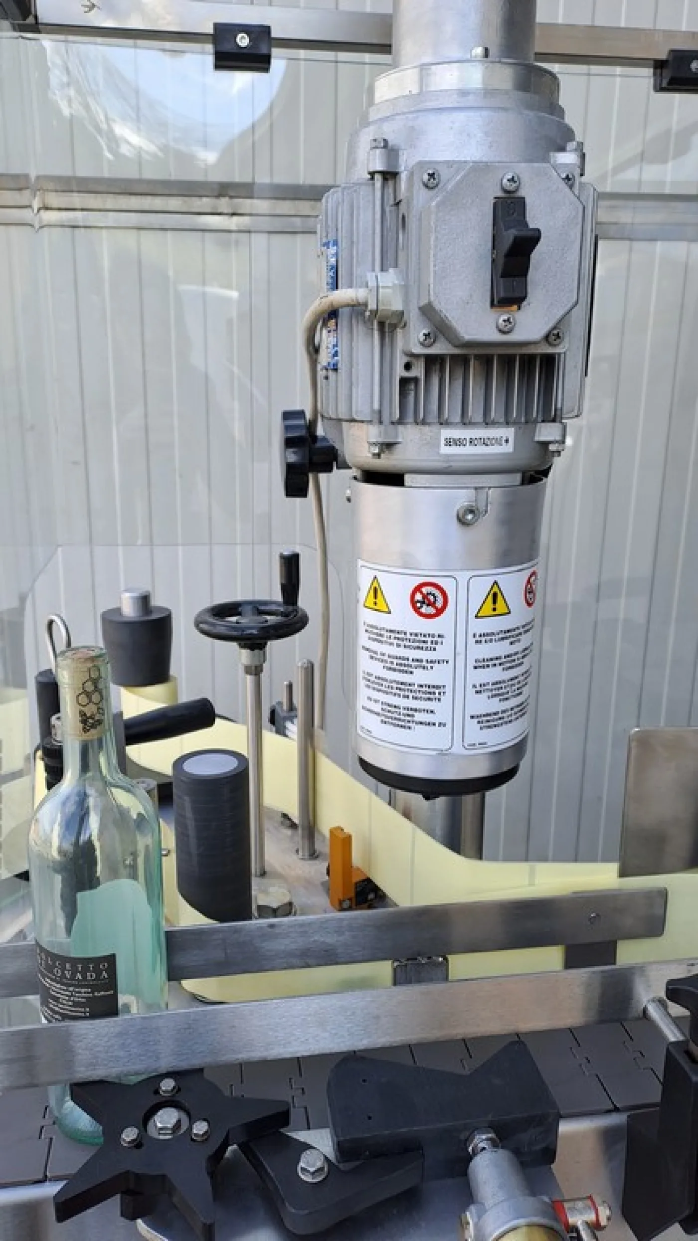 ADHESIVE LABELLING MACHINE ENOS WITH ONE STATION, SECOND-HAND MACHINE - 4