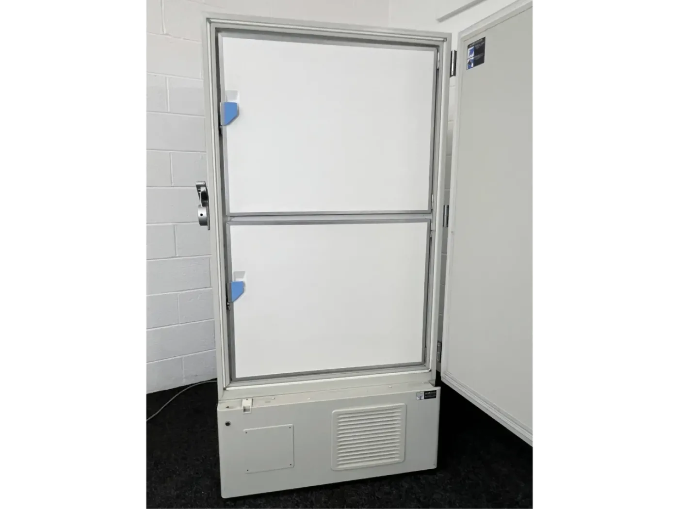 Sanyo MDF-U73V ULT Freezer - 3