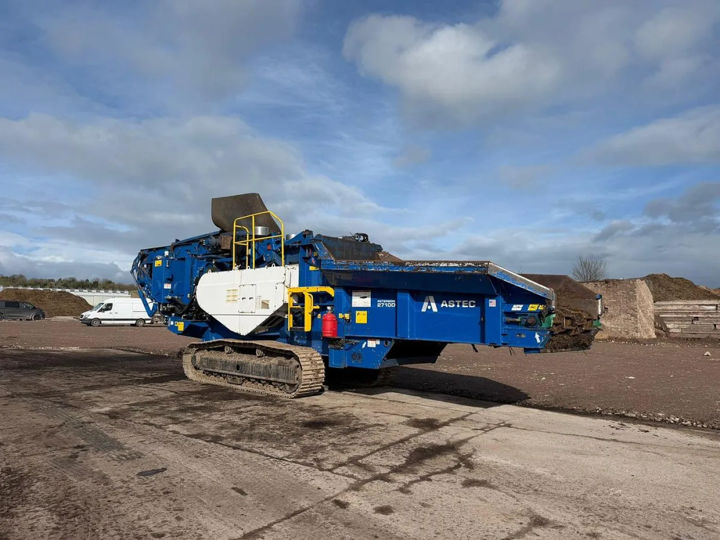 2021 Peterson 2710D Tracked Horizontal Grinder Shredder - 1