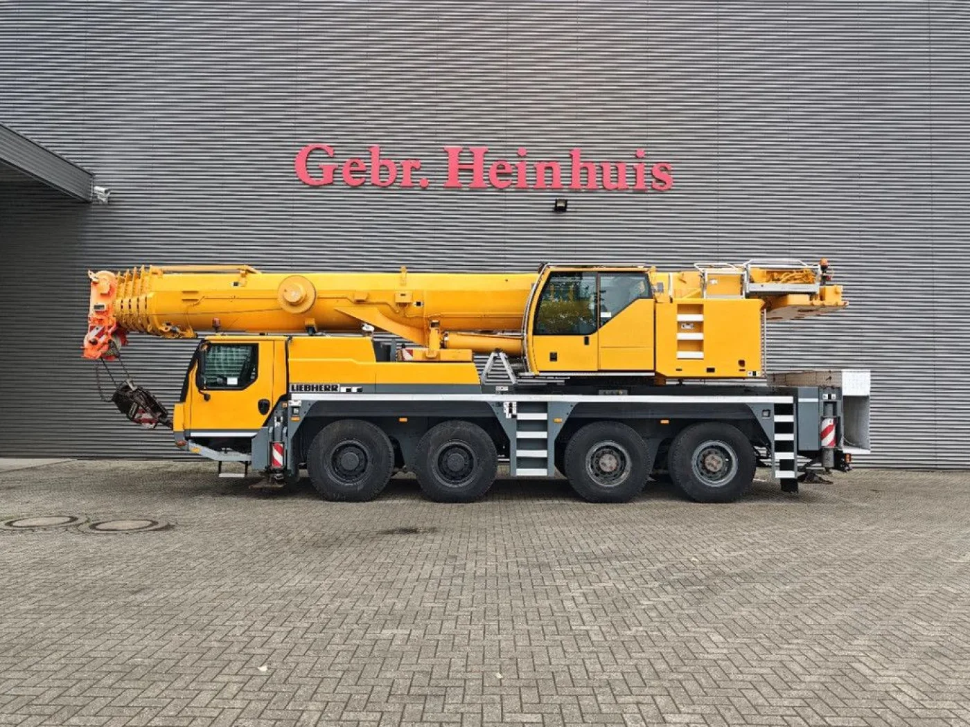 Liebherr LTM 1090-4.1 8x8 - 1