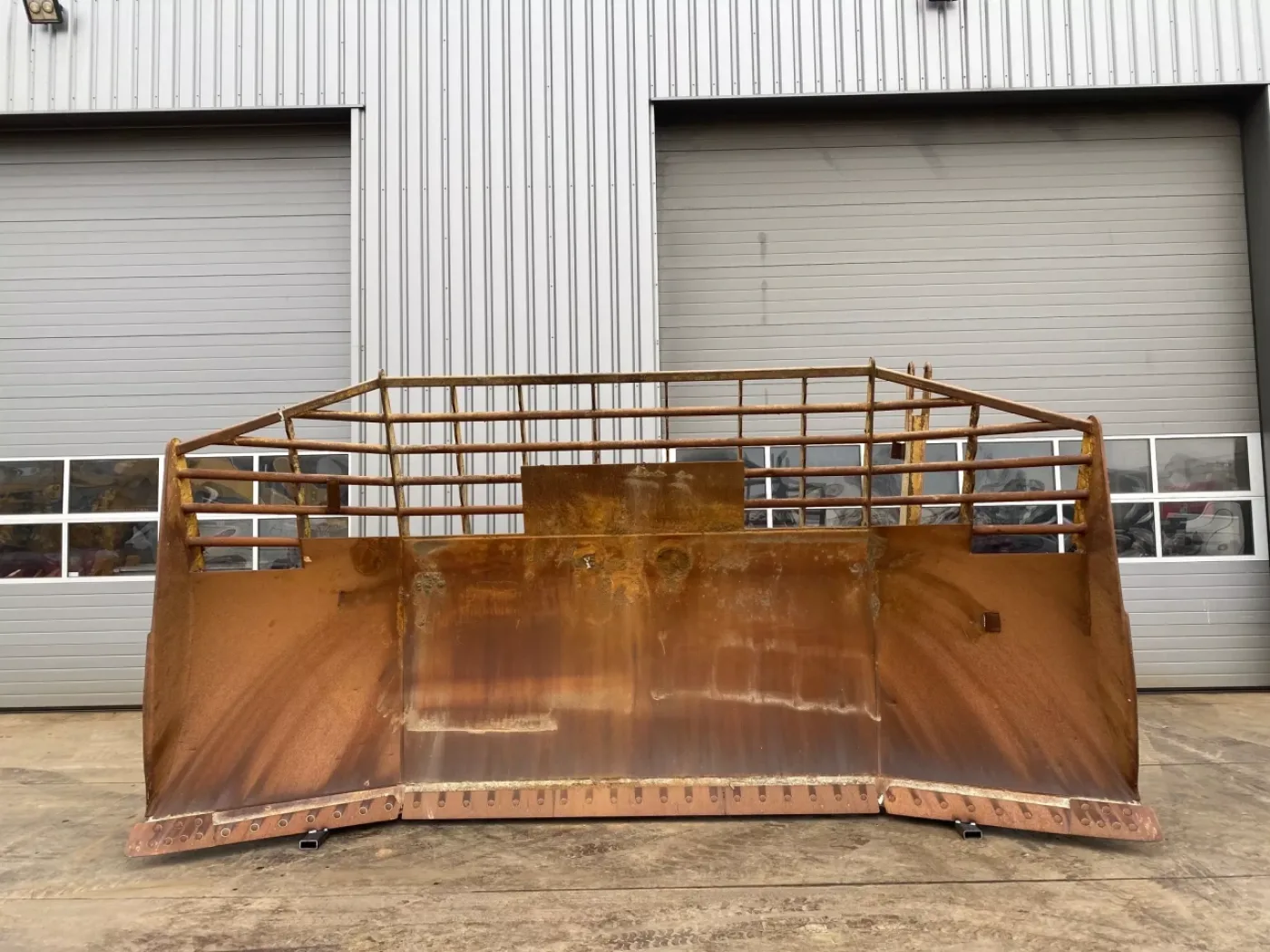 Caterpillar D9U Blade - 2