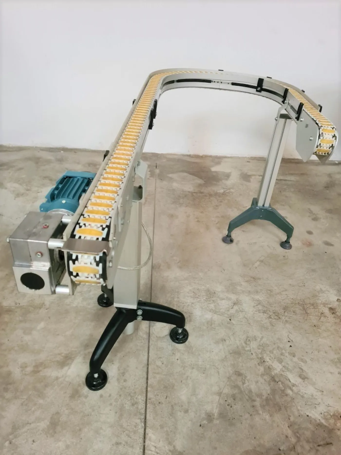 NASTRO TRASPORTATORE A TAPPARELLE AD “U” MOTORIZZATO – CARRYLINE - 2