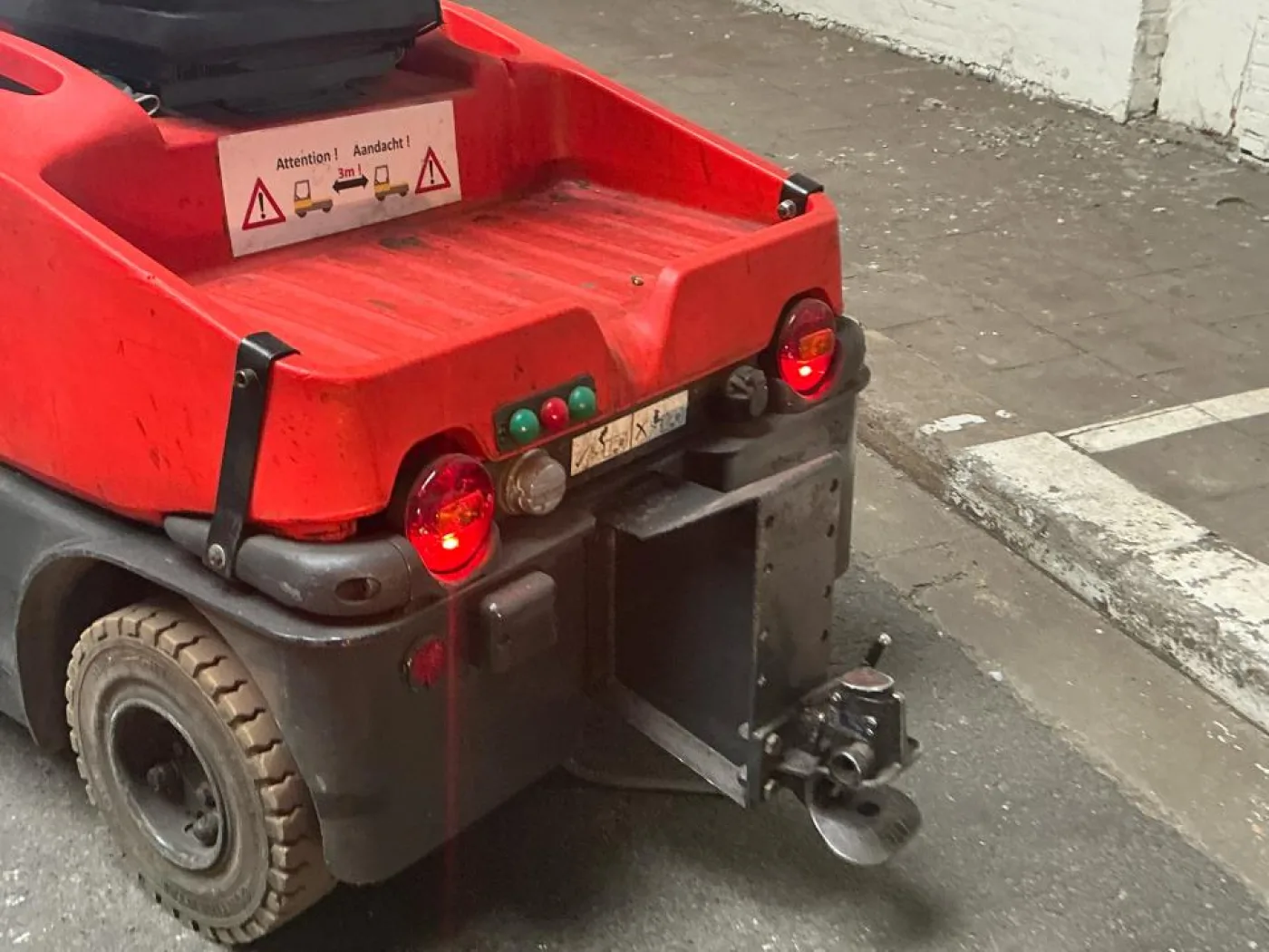2010 Linde Tow Tractor - 4